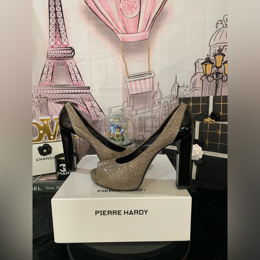 Good Use Condition Pierre Hardy Women's Black And Tan Heels.